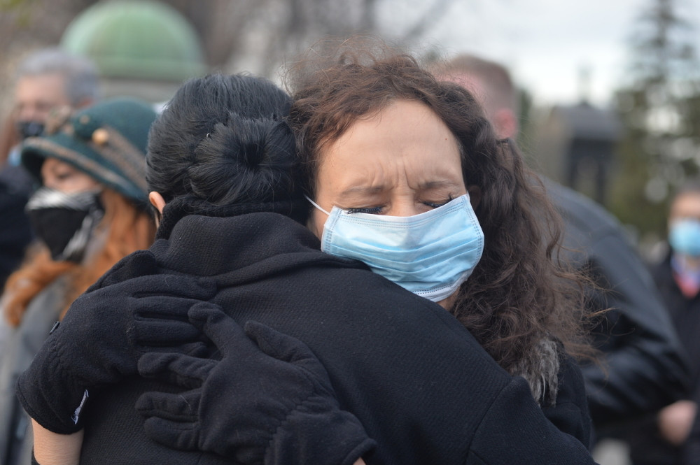 Tika Arsić u suzama ispraćen na večni počinak! (FOTO/VIDEO)
