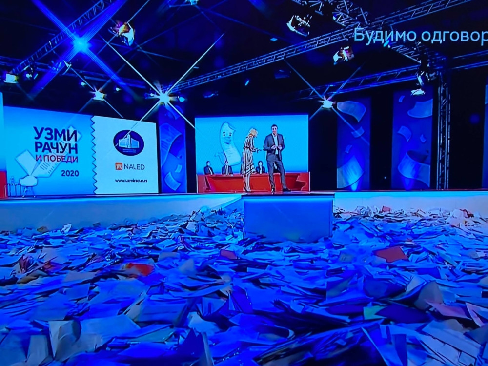 Medicinska sestra u penziji danas je potpisala ugovor o predaji stana koji je dobila u nagradnoj igri