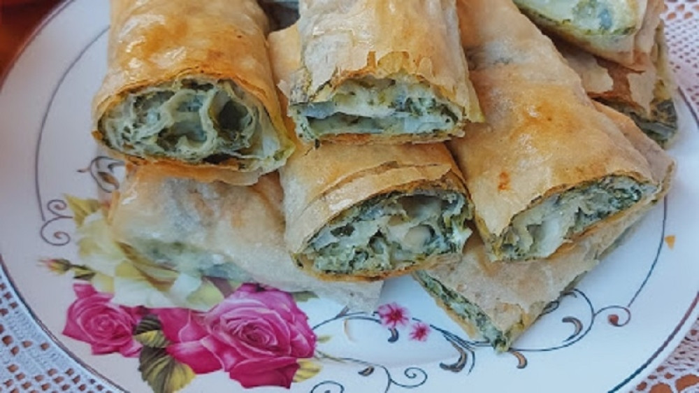 Fina hrskava pita sa spanaćem, užitak domaće kuhinje (VIDEO)