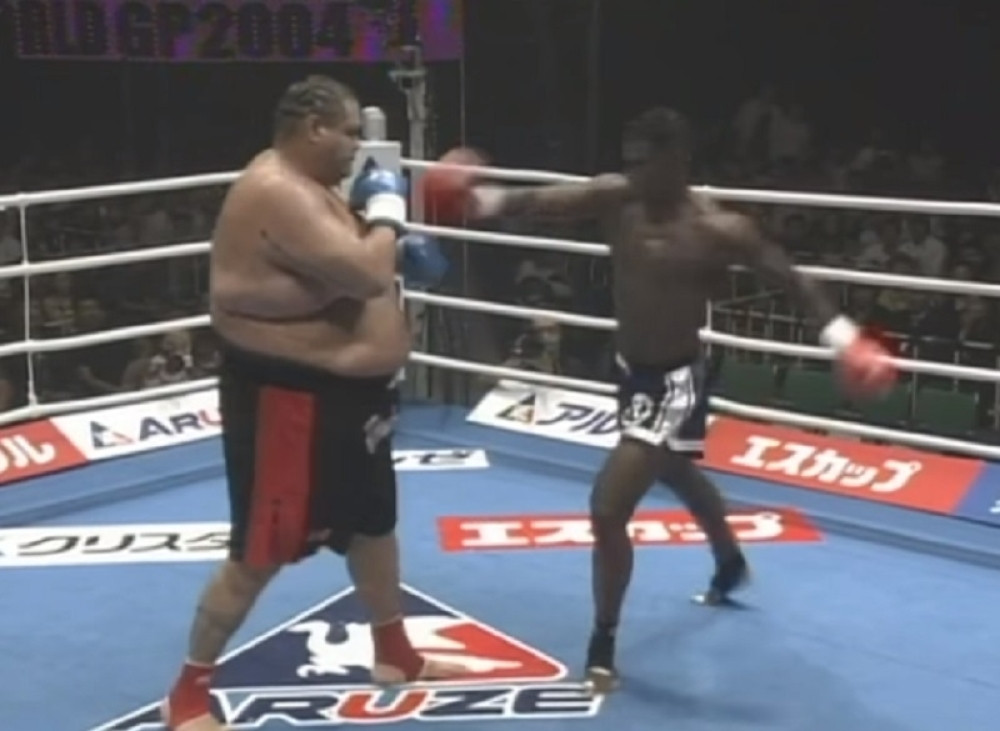 Počelo je silovitim udarcima, a završilo se "zemljotresom" (VIDEO)