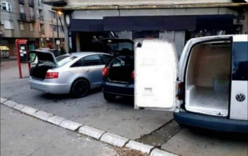 Vozači u Beogradu parkiraju automobile i ostavljaju gepek otvoren, pogubni trend se širi masovno