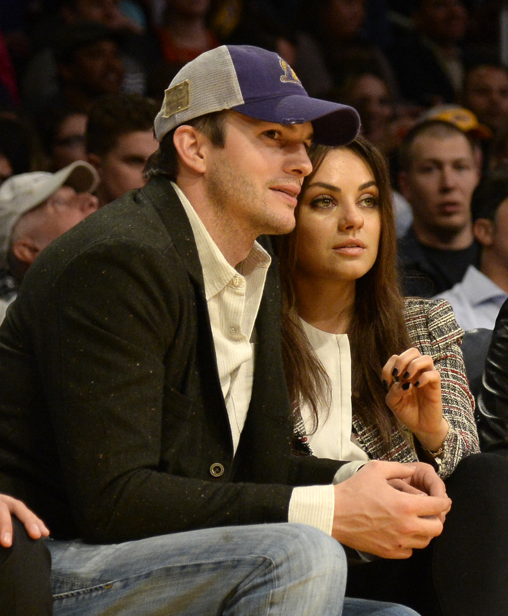 Holivudska glumica Mila Kunis otkriva početak veze sa Eštonom Kučerom, pa priznaje kako je došlo do venčanja i dece (VIDEO)