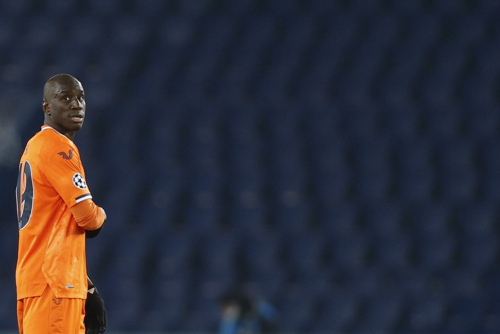 Demba Ba i rumunski sudija razrešili nesuglasice, a za sve je zaslužan zemljak senegalskog fudbalera!