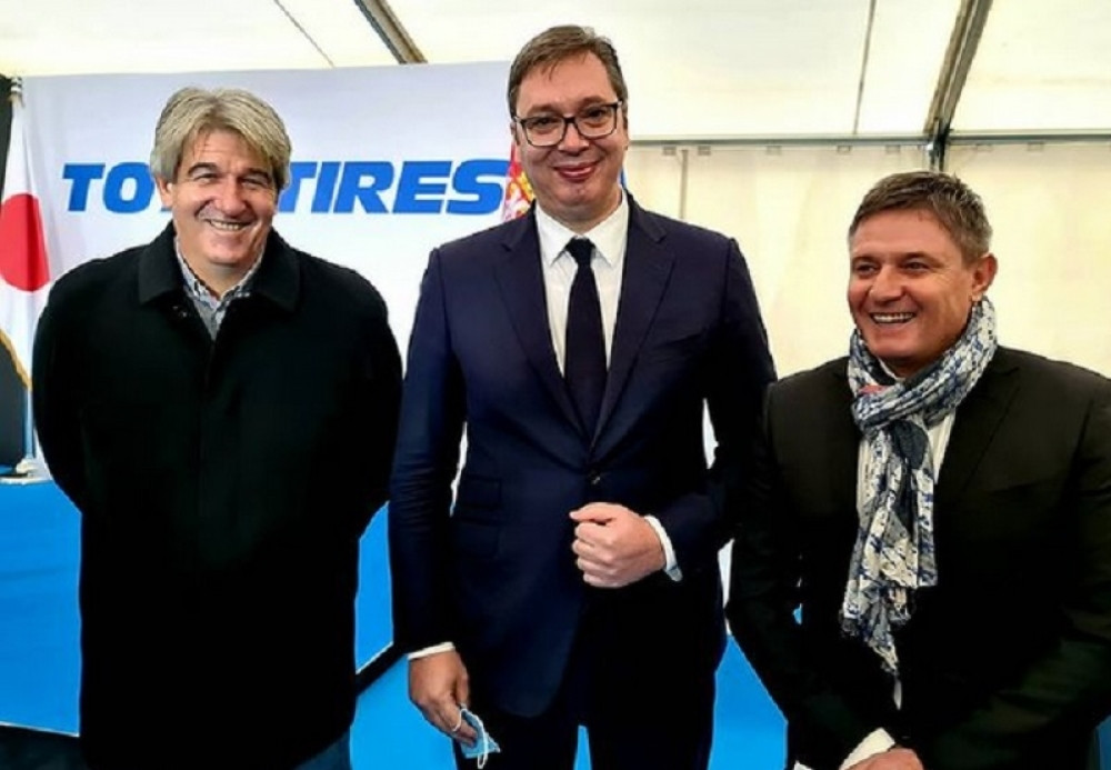 Predsednik Vučić se zahvalio Piksiju i Diki (FOTO)