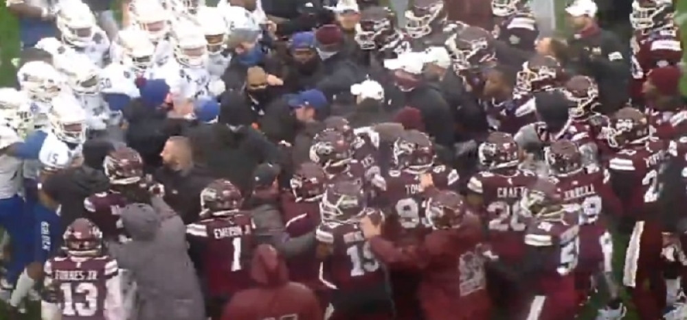 Nezapamćen obračun igrača na terenu, prštalo na sve strane! (VIDEO)