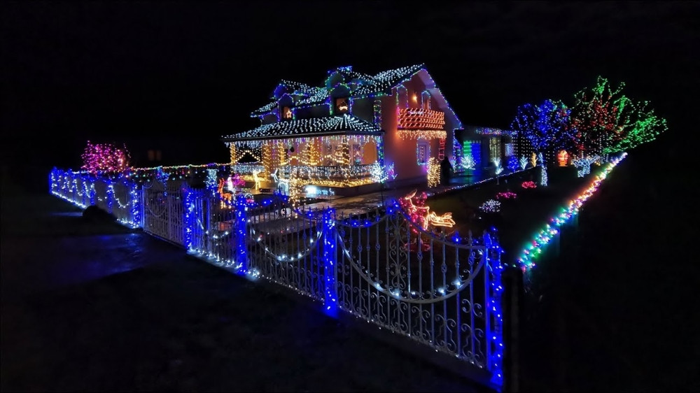 Dom kao iz bajke ostaviće vas bez daha, čak 5000 lampica krasi ovu kuću! (VIDEO)
