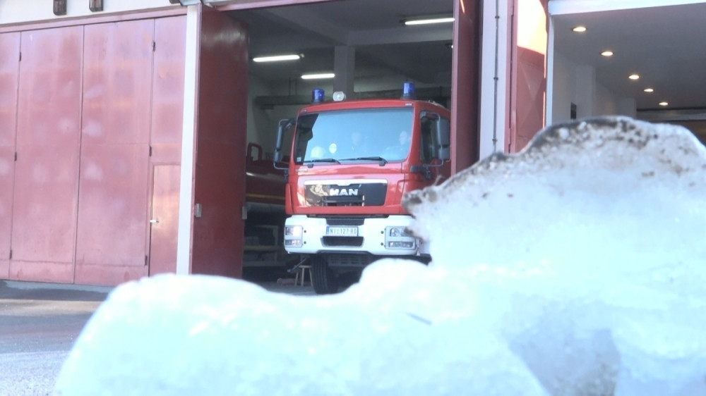 Plamen guta apartmane, gosti evakuisani