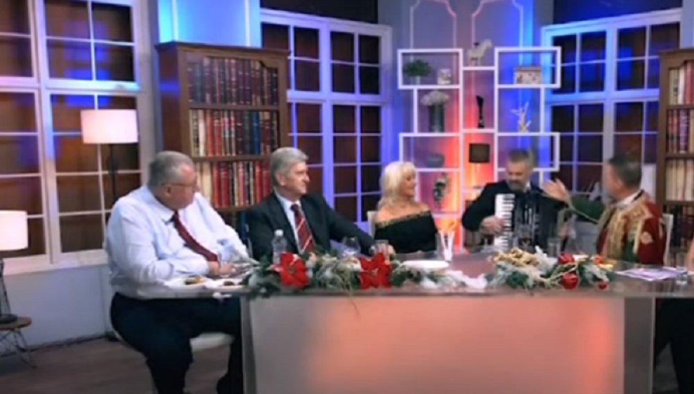 Šešelj napravio haos u studiju, "Nad Kraljevom živa vatra seva" (VIDEO)