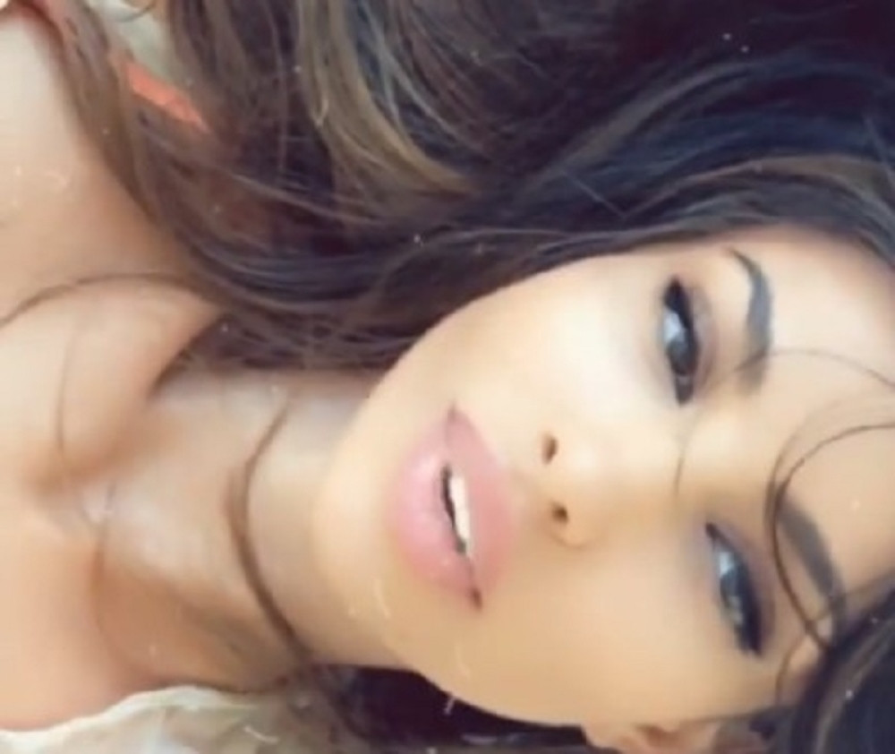 Fudbaler ostavio trudnu devojku zbog starije manekenke, a sada mu majka pravi probleme!