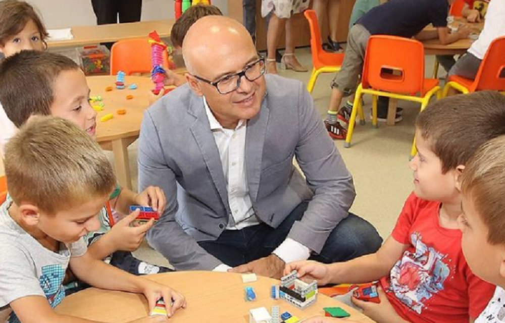 Sve bebe rođene 1.januara, njih 32, darujemo sa po 50.000 dinara!