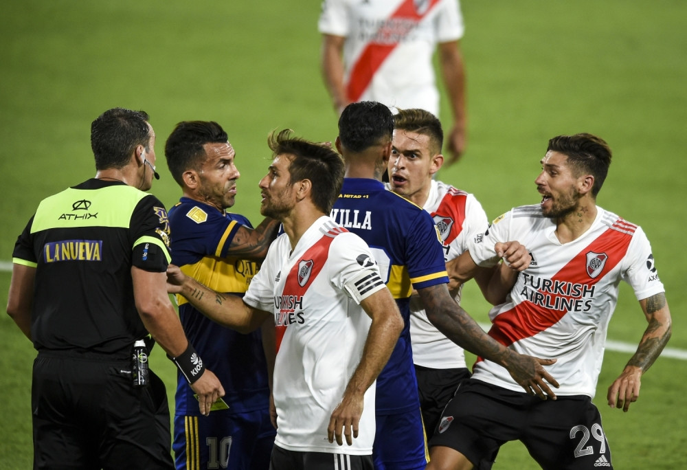 Varnice prštale na sve strane, dva najveća argentinska rivala ponovo imali obračun!