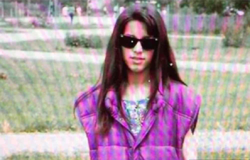 Ova tinejdžerka je danas jedna od naših najvećih zvezda, nećete verovati ko je u pitanju! (FOTO/VIDEO)