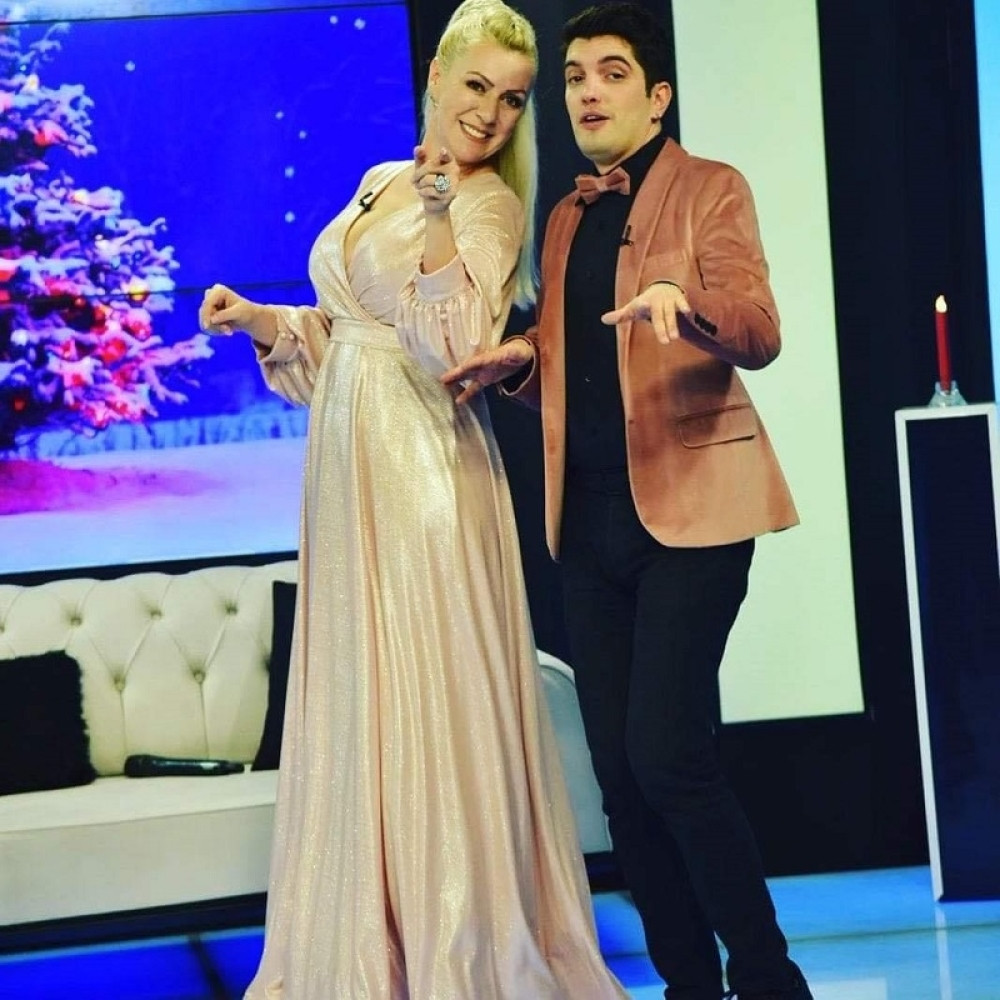 Turski mediji oduševljeni novogodišnjim nastupom Elme Hrustić! (FOTO/VIDEO)