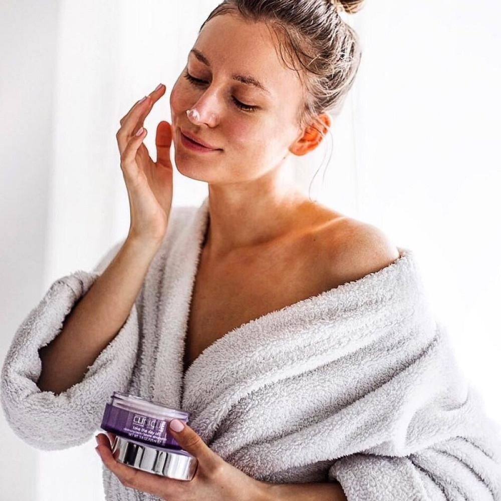 Pet stvari koje žene sa savršenom kožom rade svakog jutra!