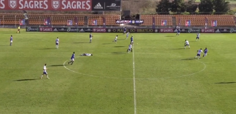 Srušio se kao drvo, svi se okupili da se pomole (VIDEO)