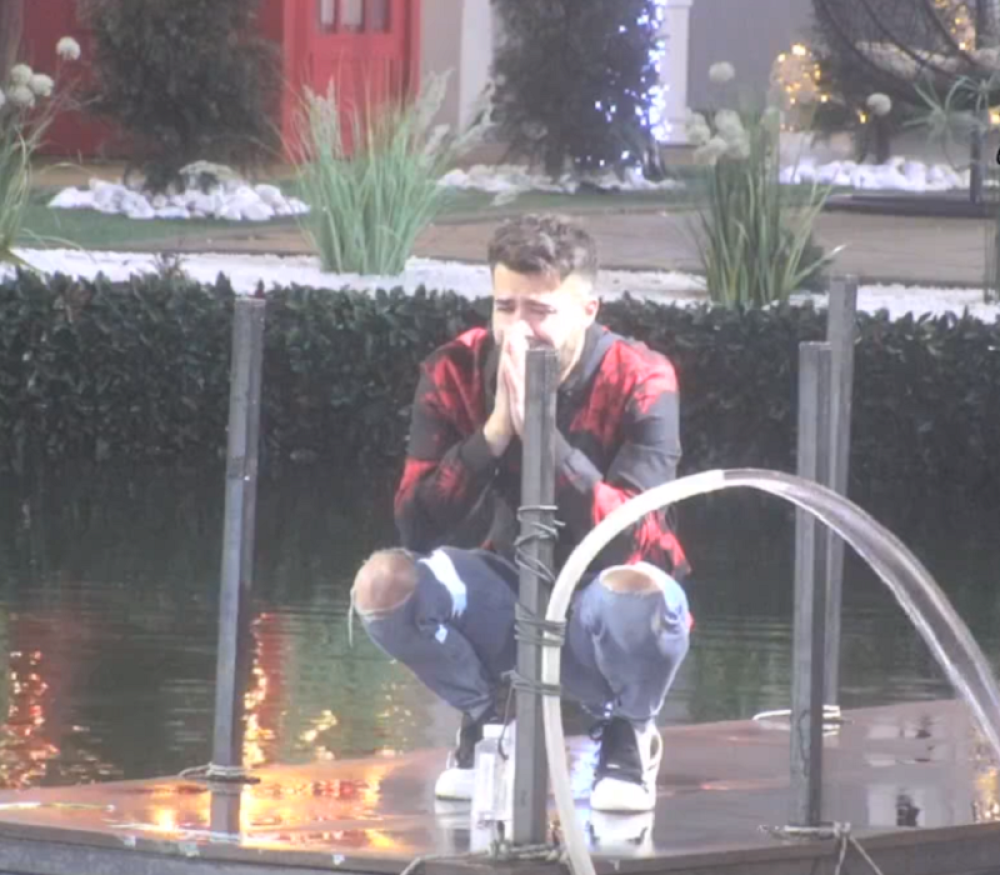 Zadrugaru preneli da mu je umro otac, on se slomio od tuge! (FOTO/VIDEO)