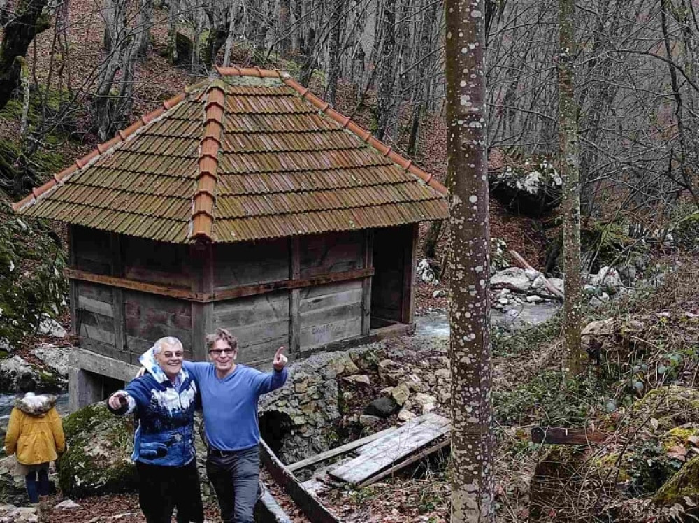 Gazda Toma i Saša su godinama lutali po svetu, obišli sve od Amerike do Afrike i vratili se u svoj rodni kraj, a onda započeli nesvakidašnju avanturu... (VIDEO)