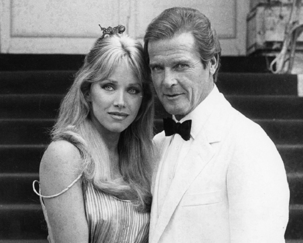 Preminula popularna Bondova devojka: Srušila se posle šetnje i umrla!