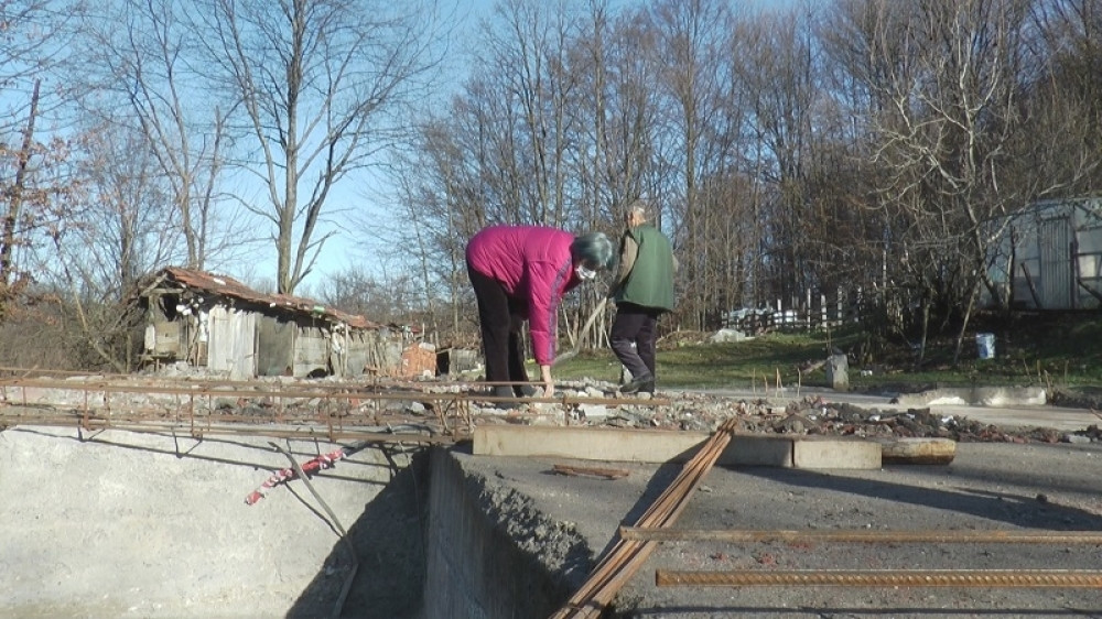 Teška sudbina dragačevske porodice, ponovo kreću od nule u sedmoj deceniji (FOTO)