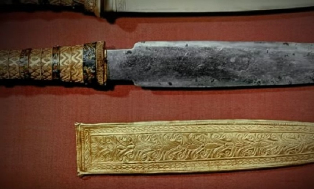 Pogledajte malo bolje ovaj bodež, možda uočite nešto čudno