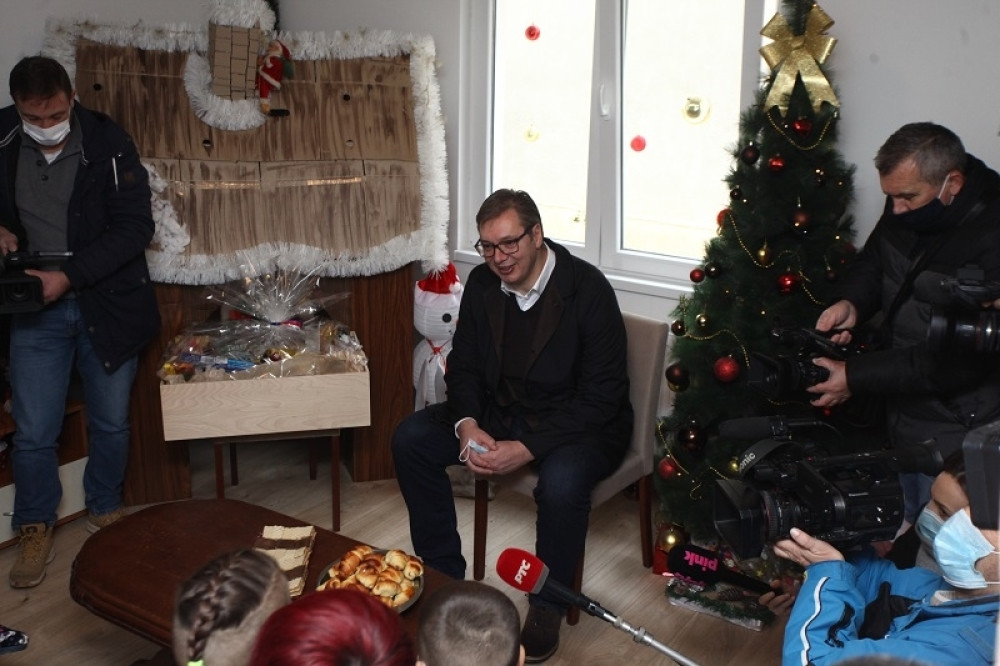 Predsednik Aleksandar Vučić čestitao Božić