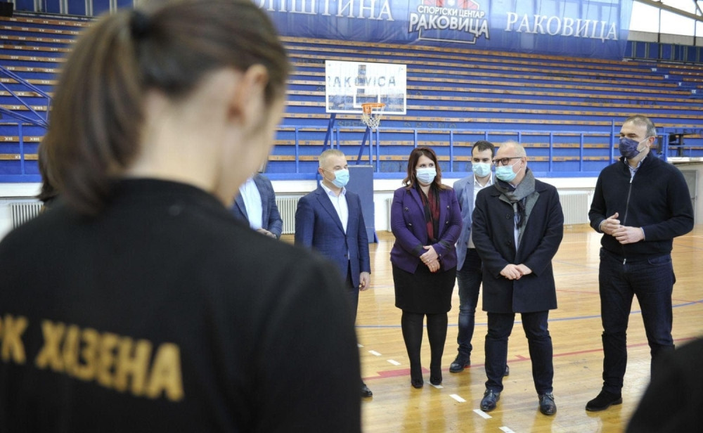 Vesić: Kupovinom opreme Grad pomaže sportske centre