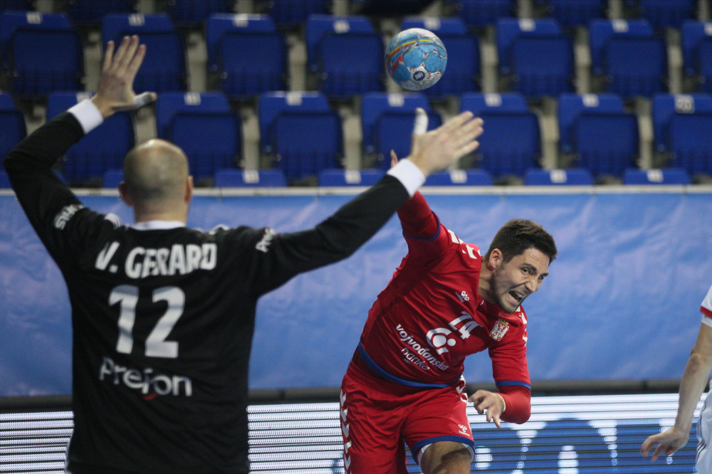 Cupara sjajnom odbranom u poslednjim sekundama sa igračem manje sačuvao bod Orlovima