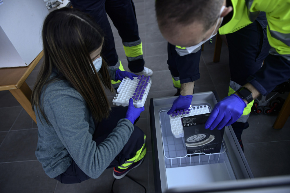 Obustavljena imunizacija, EU odložila isporuku vakcina!