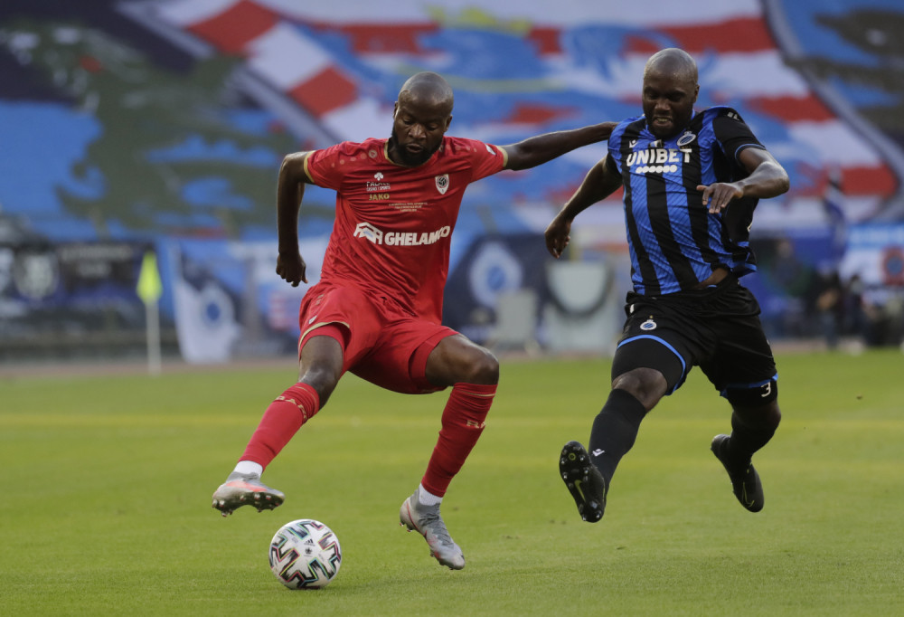 Došao na trening u dresu najvećeg rivala! Kako bi za ovako nešto prošao u Srbiji? (FOTO)