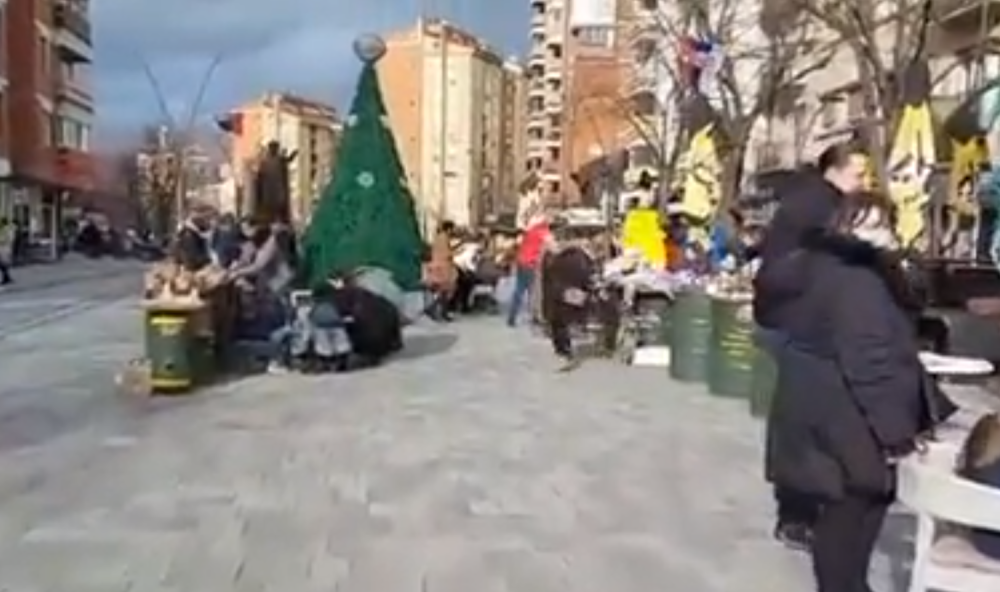 U Kosovskoj Mitrovici se održava Božićni bazar, ima i humanitarni karakter (VIDEO)