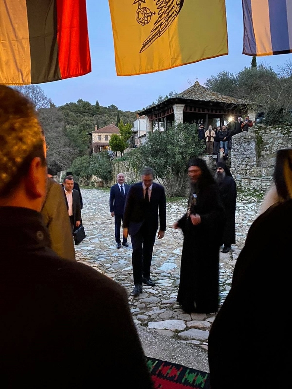 Monasi dočekali predsednika Srbije (FOTO)