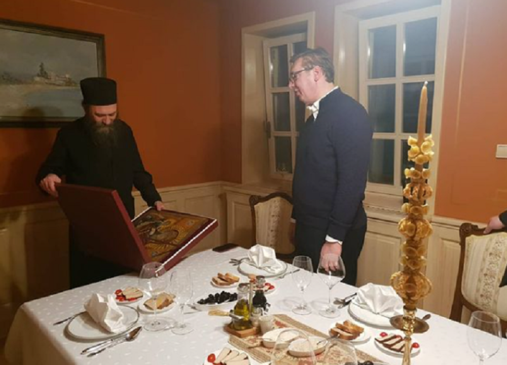 Predsednik Srbije na večeri u Hilandaru (FOTO)