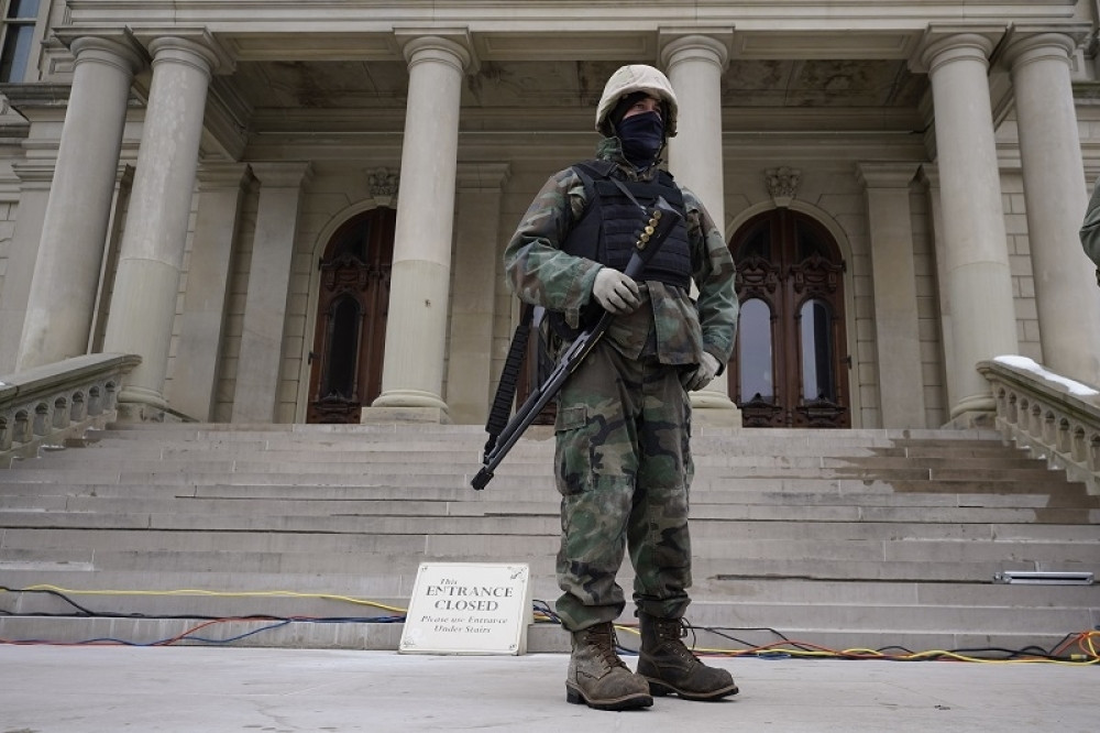 Nestala žena osumnjičena da je ukrala laptop Nensi Pelosi (VIDEO)