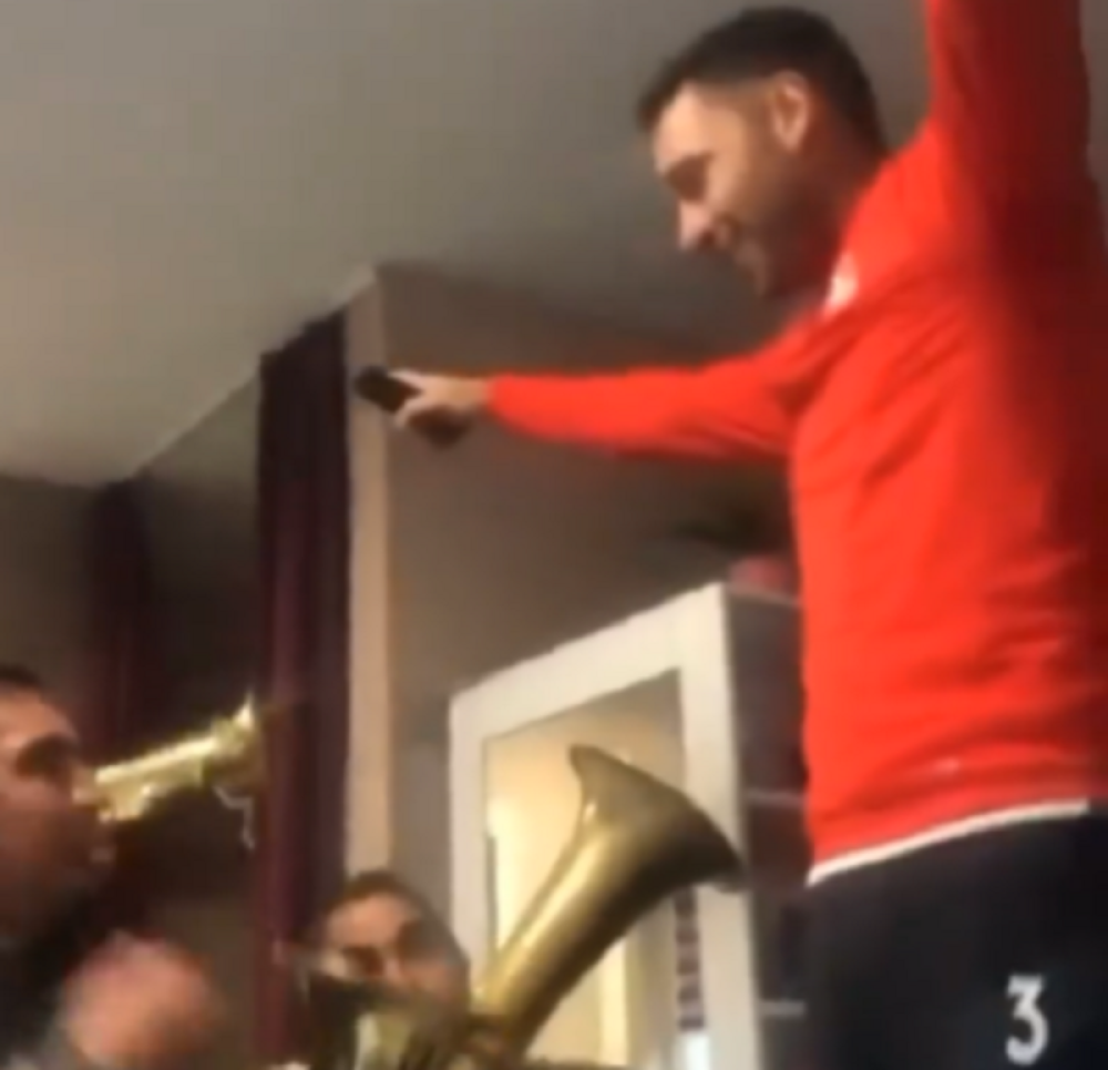 Reprezentativac Srbije uz trubače proslavio povratak na Marakanu! (VIDEO)