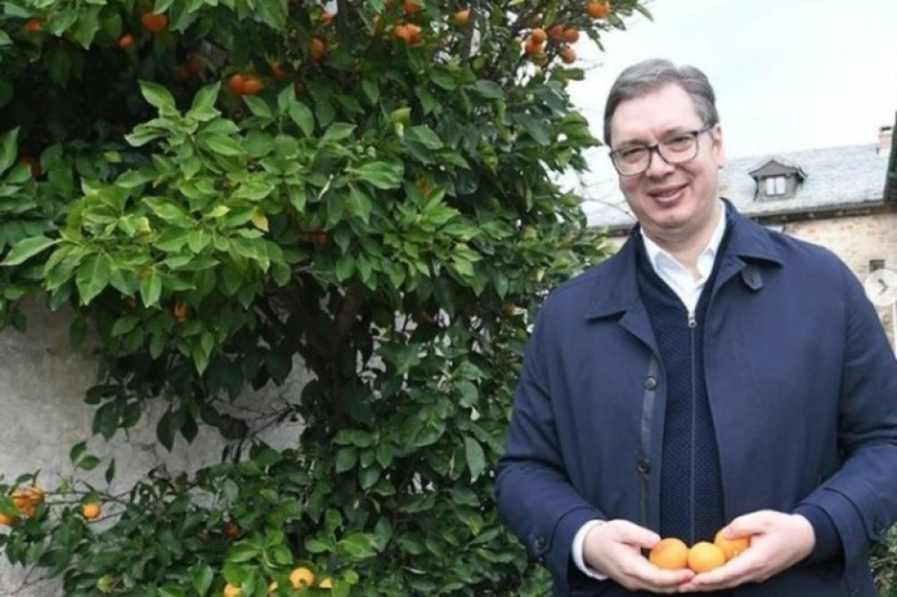 Predsednik Vučić iz Hilandara poneo darove za svoju decu