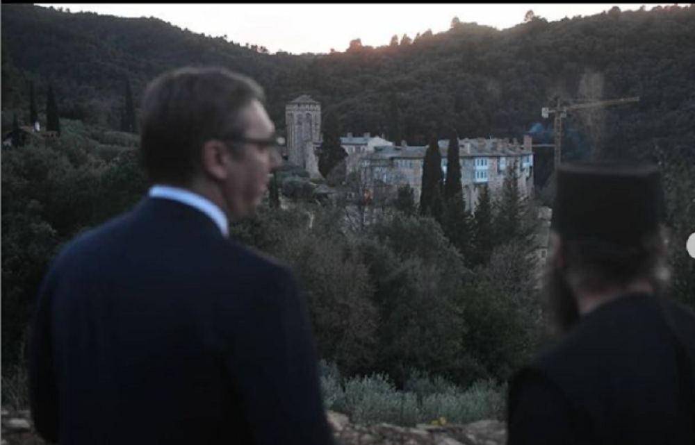 Predsednik Vučić će uložiti veliki napor u obnovu manastra Hilandara, upotrebiće sva dragocena poznanstva