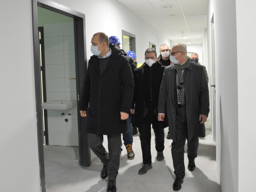 Vesić: Radovi na izgradnji novog Doma zdravlja u Borči privode se kraju, a očekuje se da će prve pacijente primiti već krajem februara ili početkom marta