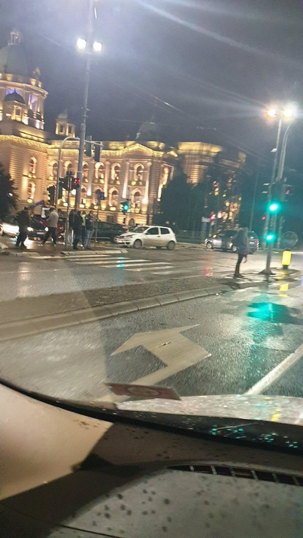 Sve stoji iz pravca Takovske, policija na licu mesta (VIDEO)