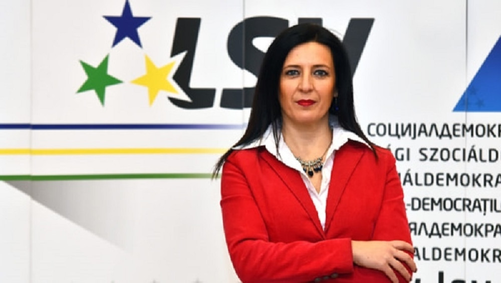 "Apsurd da u 21. veku sveštenici vode državu"