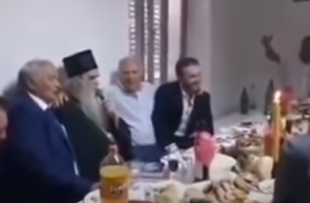 Ovako je Amfilohije pevao staru srpsku pesmu! (VIDEO)