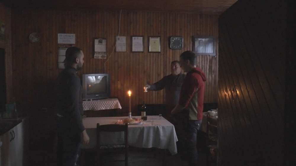 Sneg do kuka, a struje nestaje na svakih pola sata, Džekulići krsnu slavu proveli u mraku (VIDEO)