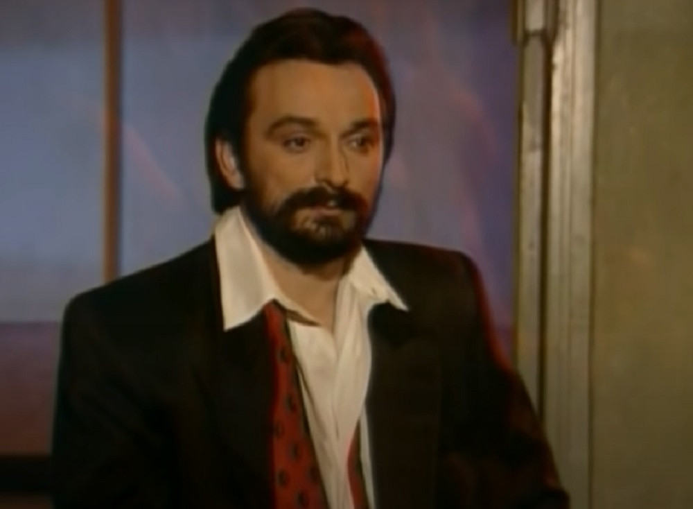 Pevač izgubio dom, a evo gde je danas i kako izgleda! (FOTO/VIDEO)