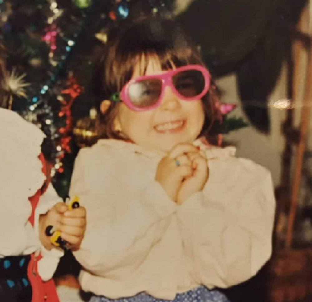 Danas je jedna od najpoznatijih voditeljki, njen glas vas budi svako jutro, a ovako je izgledala pre nego što je ostvarila snove! (FOTO/VIDEO)