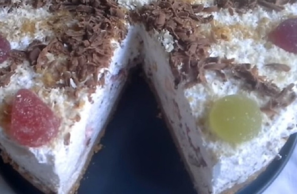 Bez šećera, margarina, pečenja, neopisivo ukusna kremasta Zimska torta!
