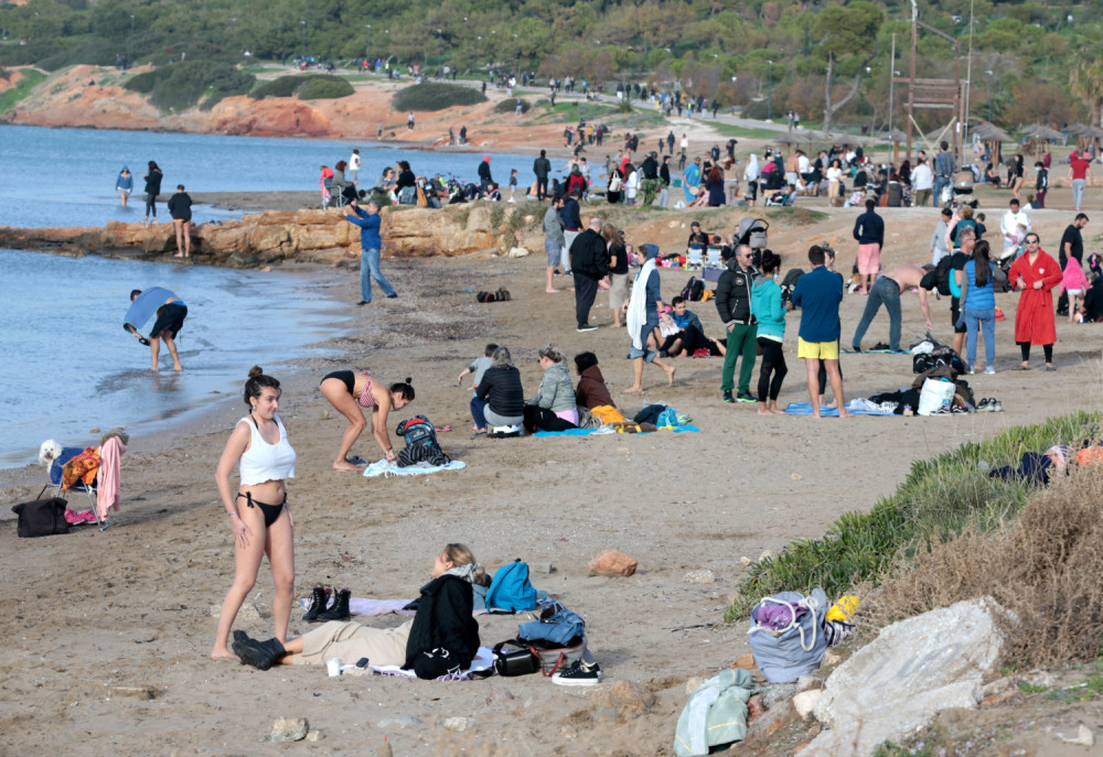 Dok u Srbiji veje sneg, Grci uživaju na plaži: U Atini 23 stepena (FOTO)