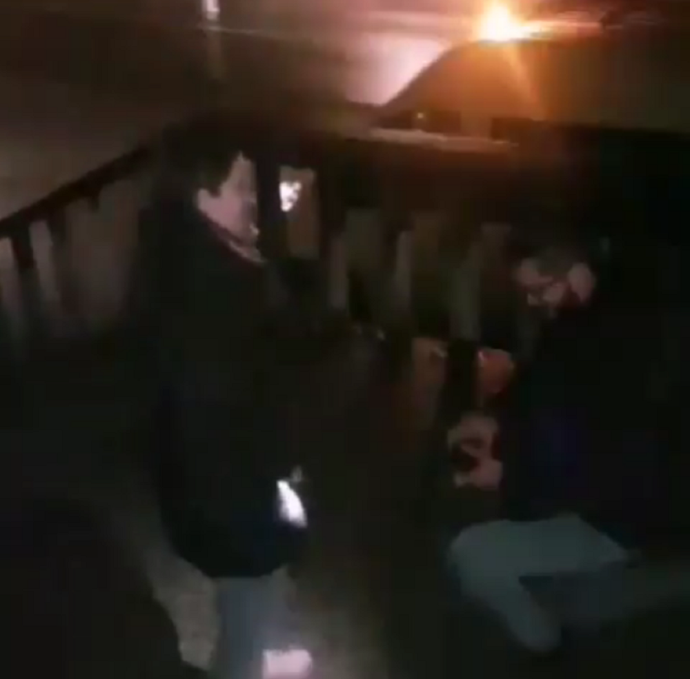 Pojavio se iznenada pred devojkom i učinio nešto što će pamtiti ceo život (VIDEO)