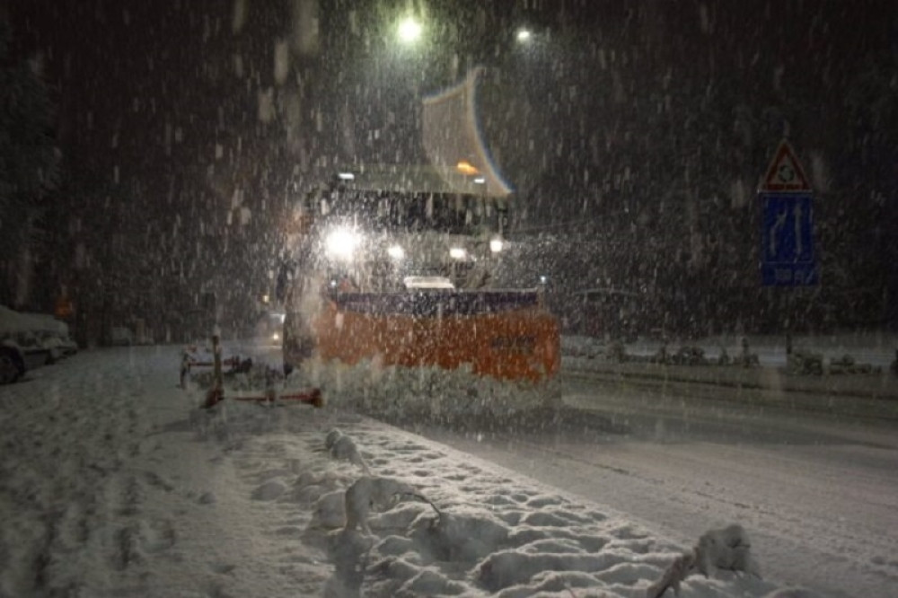 Snežna vejavica kod Like zatrpava auto-put prema Zagrebu, ljudi zarobljeni u kolonama!
