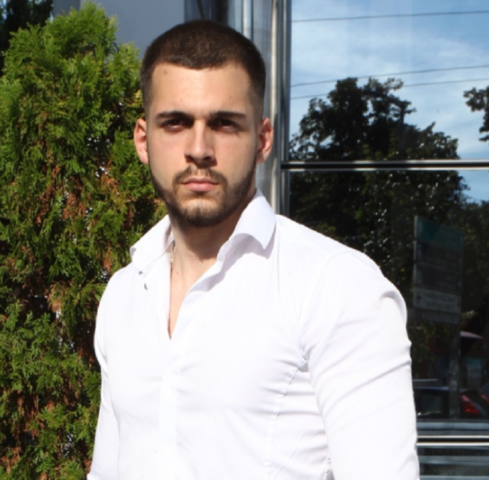 Tara nasrnula na Cveleta, počela da ga poliva vodom i vređa, a sve zbog ovoga! (VIDEO)