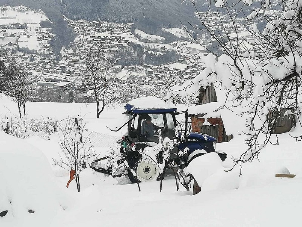 Hiljade domaćinstava bez struje, pomaže i Vojska Srbije