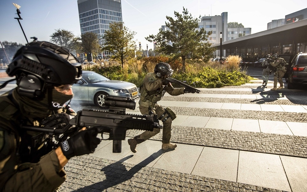Nemačka policija upala u kuću na granici sa Danskom, aktivirana grupa u Ukrajini pa u Moldaviji - srušen ceo sistem!
